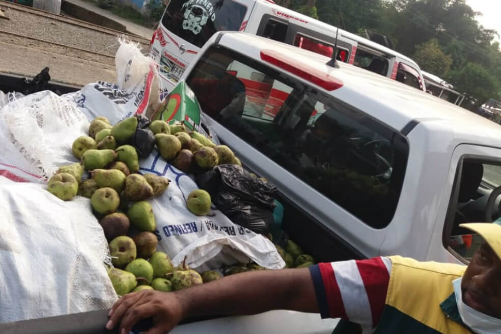 Preocupación en Buenaventura por distribución de peras contaminadas