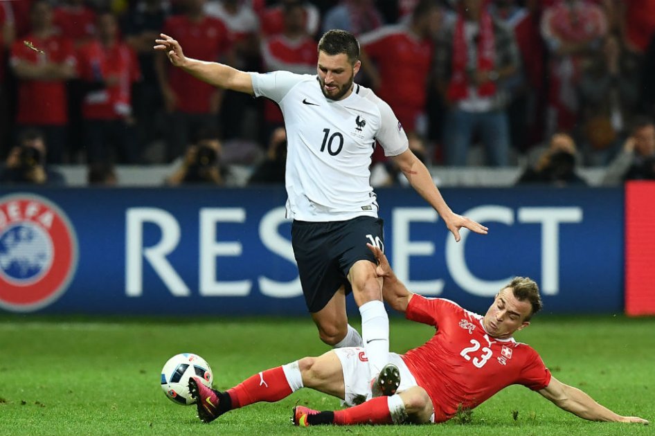 Francia y Suiza se clasificaron a octavos tras empatar sin goles