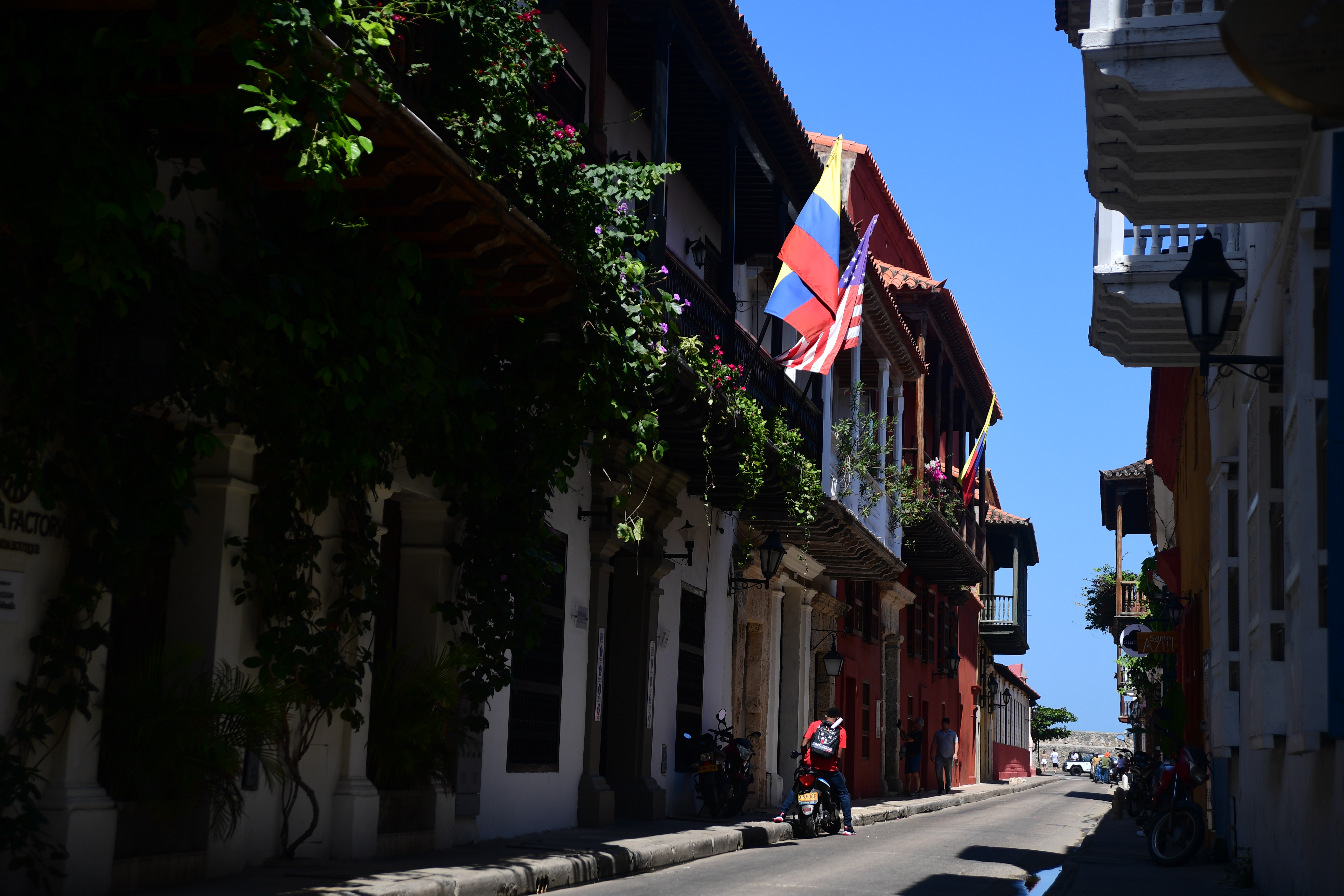 Aspectos de la ciudad portuaria en la costa caribeña de Colombia conocida también como la ciudad amurallada