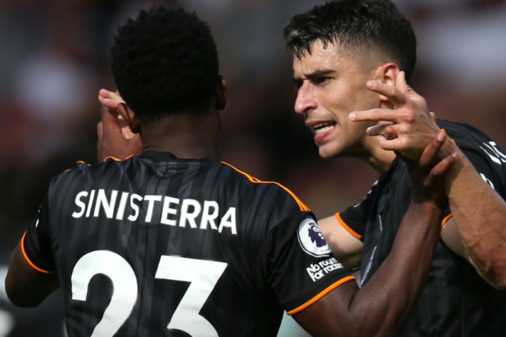 (VIDEO) Sinisterra está encendido: golazo, con globito incluido, en la Premier