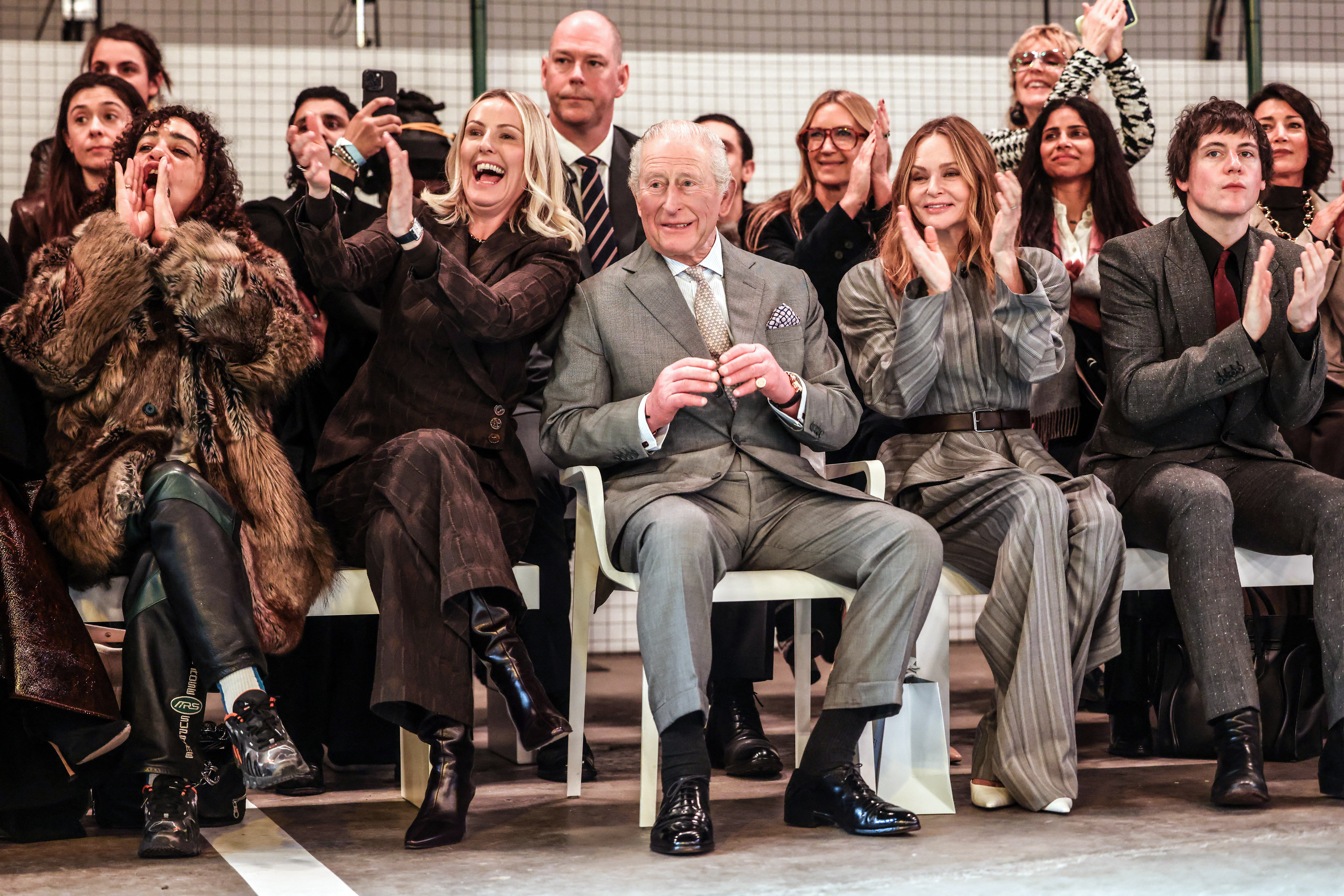 Carlos III inaugura la Semana de la Moda de Londres, en plena tormenta para la familia real