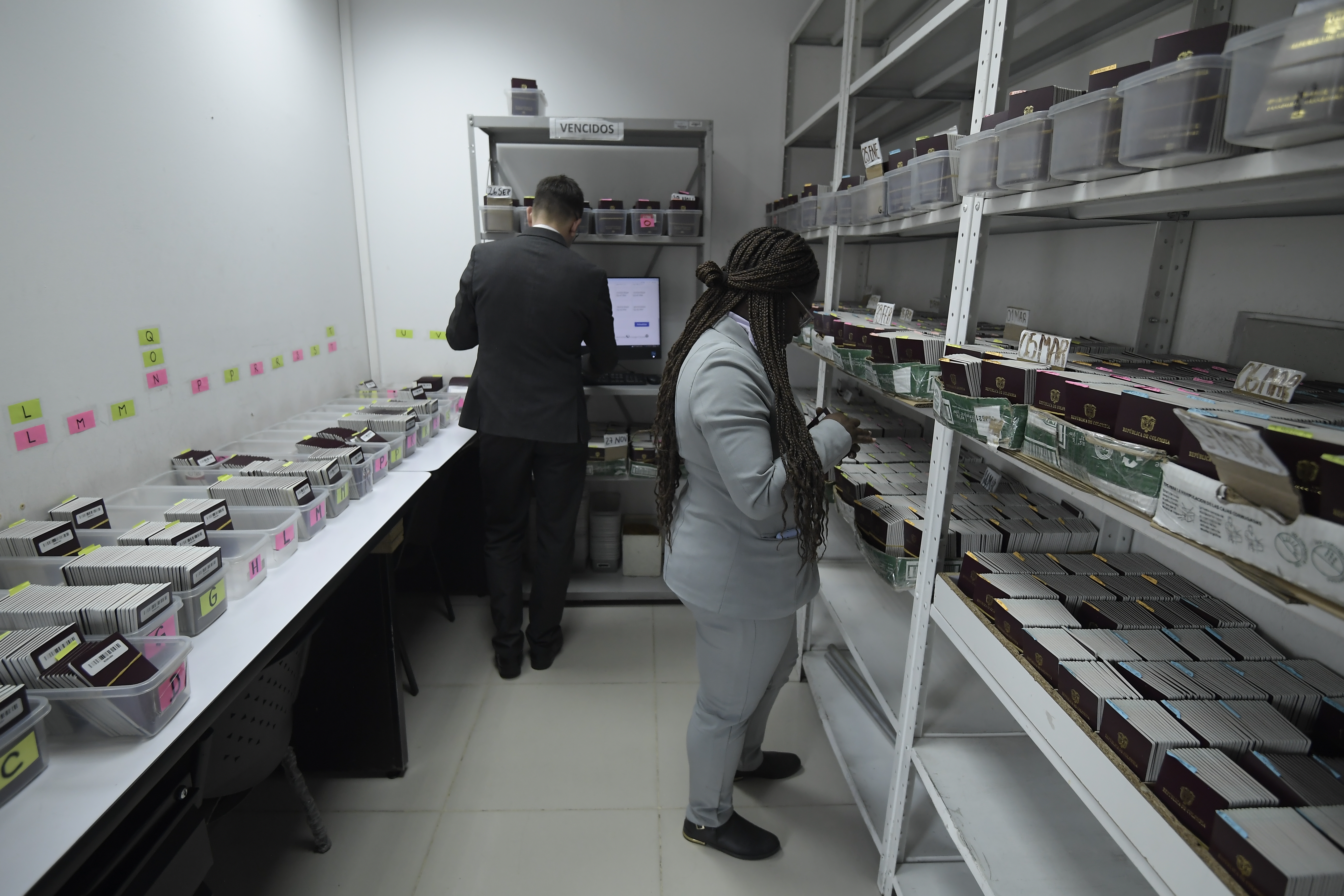 Cancillería admite que producción de pasaportes la tendrá un extranjero por diez años