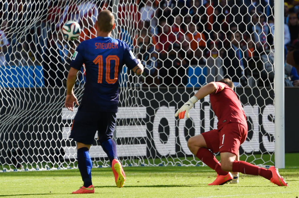 Holanda derrotó a Australia 3-2 en partido por el Grupo B