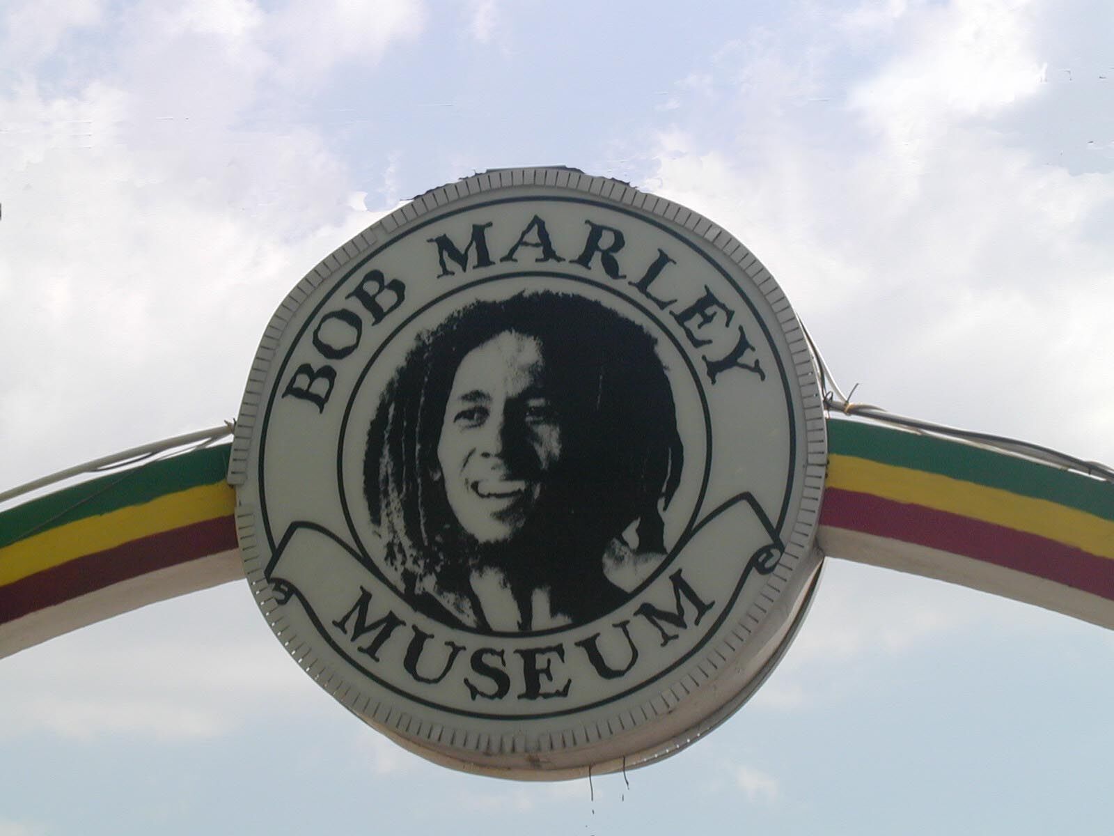 Experiencia Judía Shaare ShalomComo hogar de la comunidad judía más antigua e continuamente activa en el hemisferio occidental, Jamaica tiene una gran variedad de sitios y atracciones hechas a la medida para los viajeros judíos que buscan explorar más su patrimonio y practicar su religión.