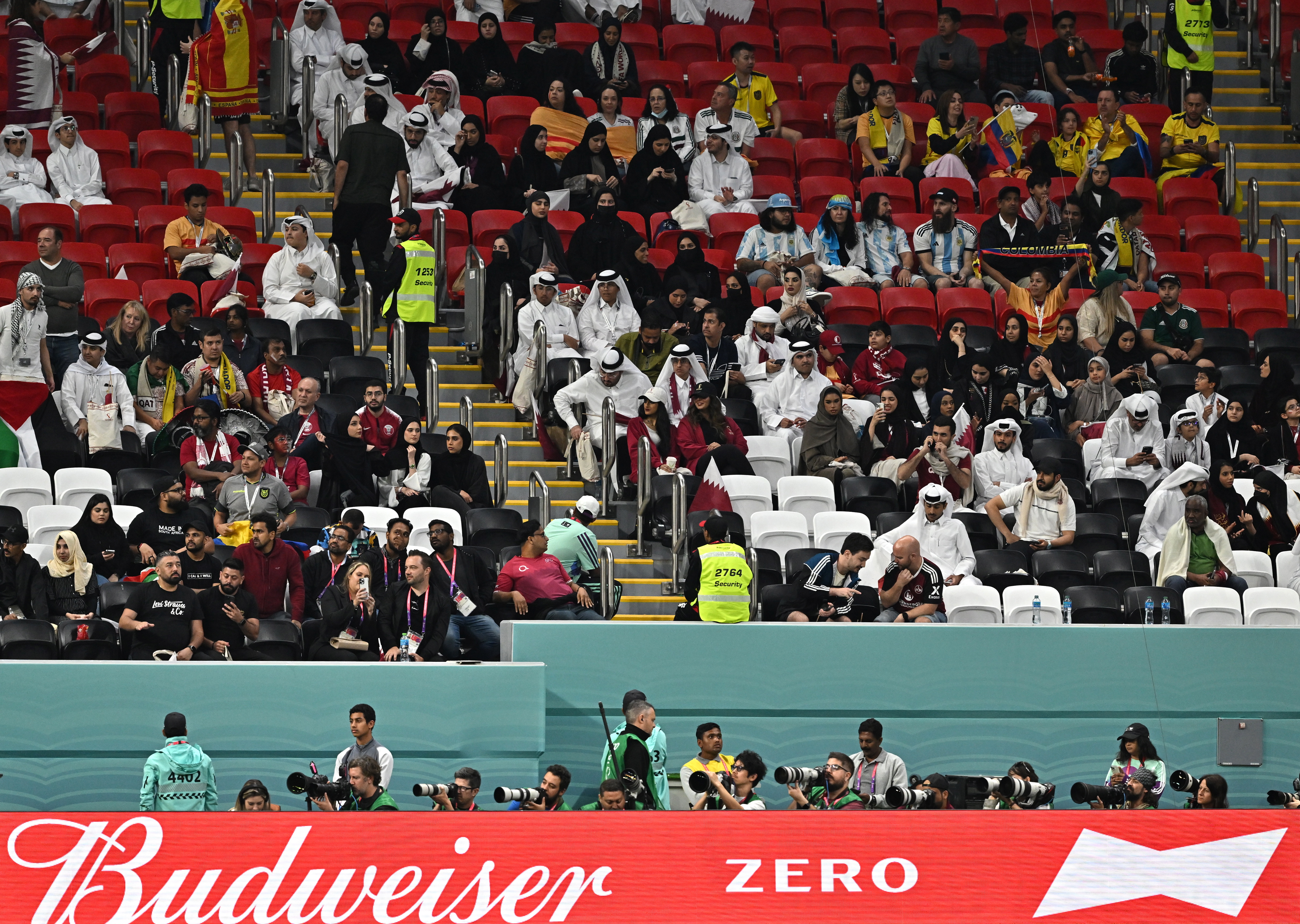 Catar vs. Ecuador: el abandono de los hinchas locales en pleno partido