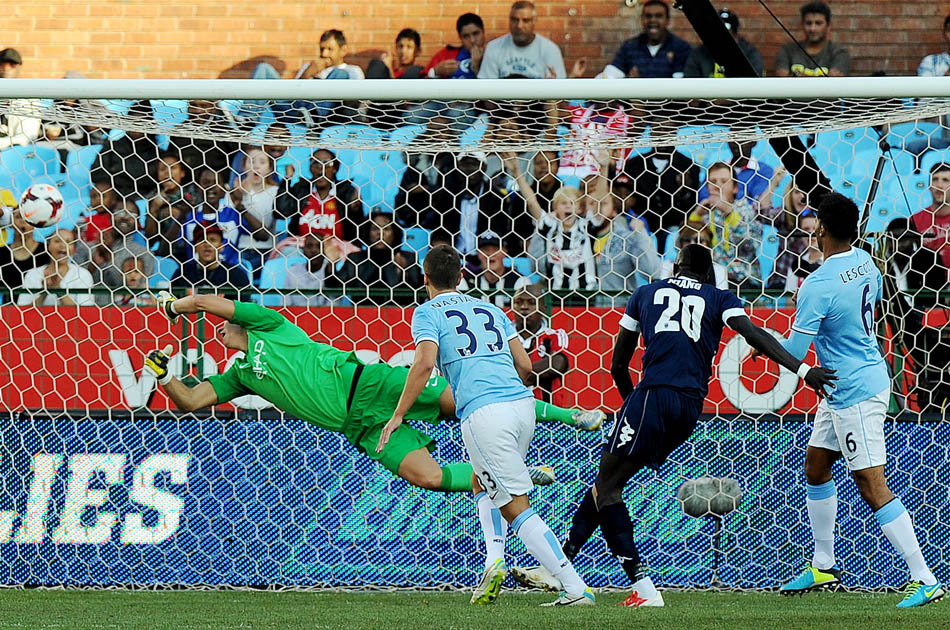 Pellegrini debutó con derrota en el banco del Manchester City