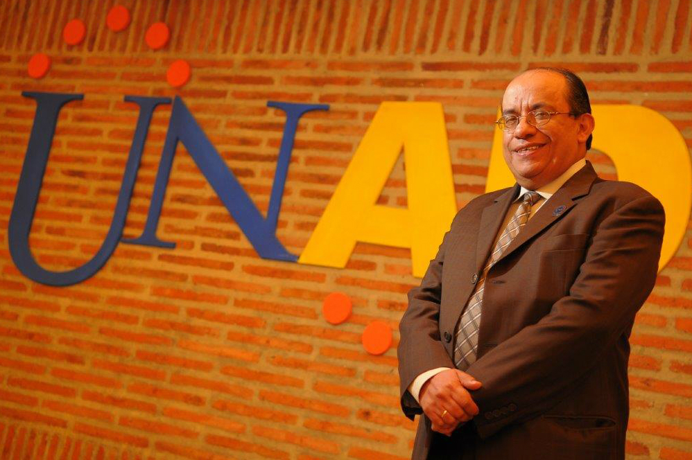 El plagio que tiene en aprietos al rector de la UNAD