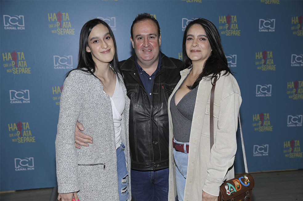 Ana Sofía Gutiérrez, Alejandro Gutiérrez y Gloria Duque en Hasta que la plata nos separe