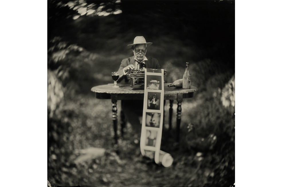 The image maker, Storytelling. 2014. Ambrotipo en vidrio negro.