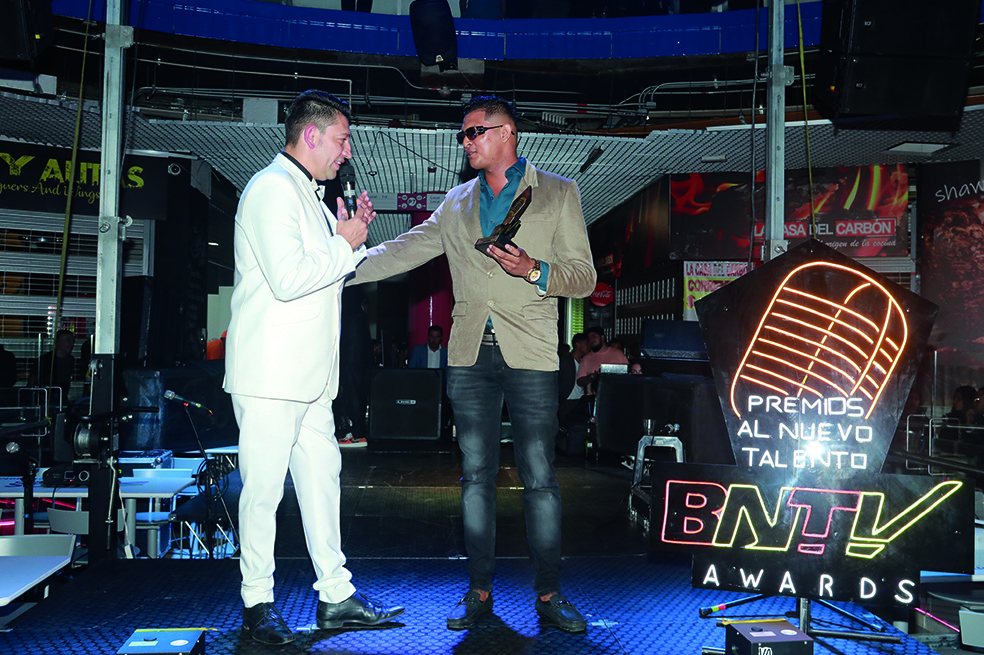 Premio al Cantante Lucho Figueroa