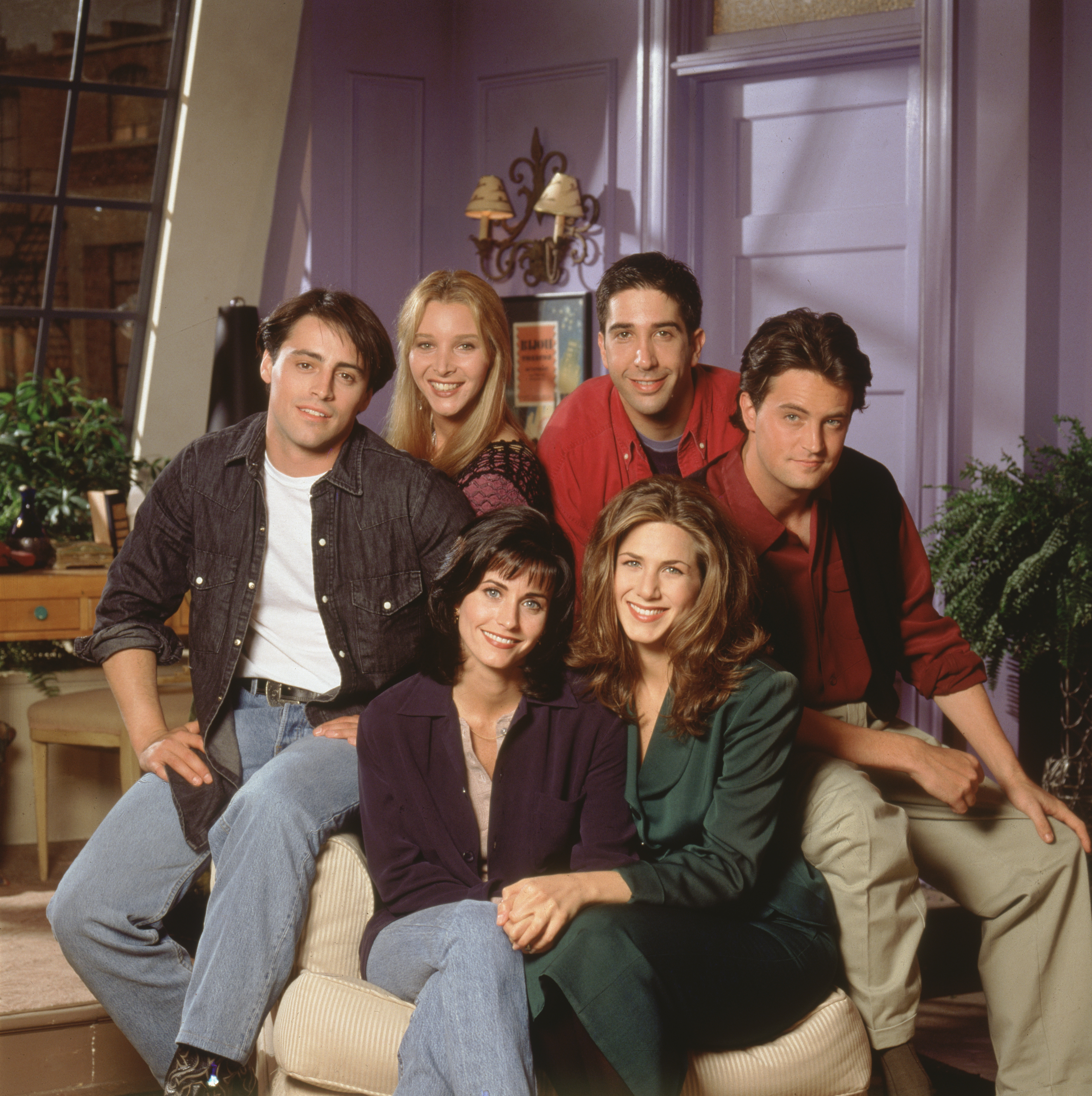 “Friends” cumple 30 años: los looks más memorables de la serie que puedes recrear