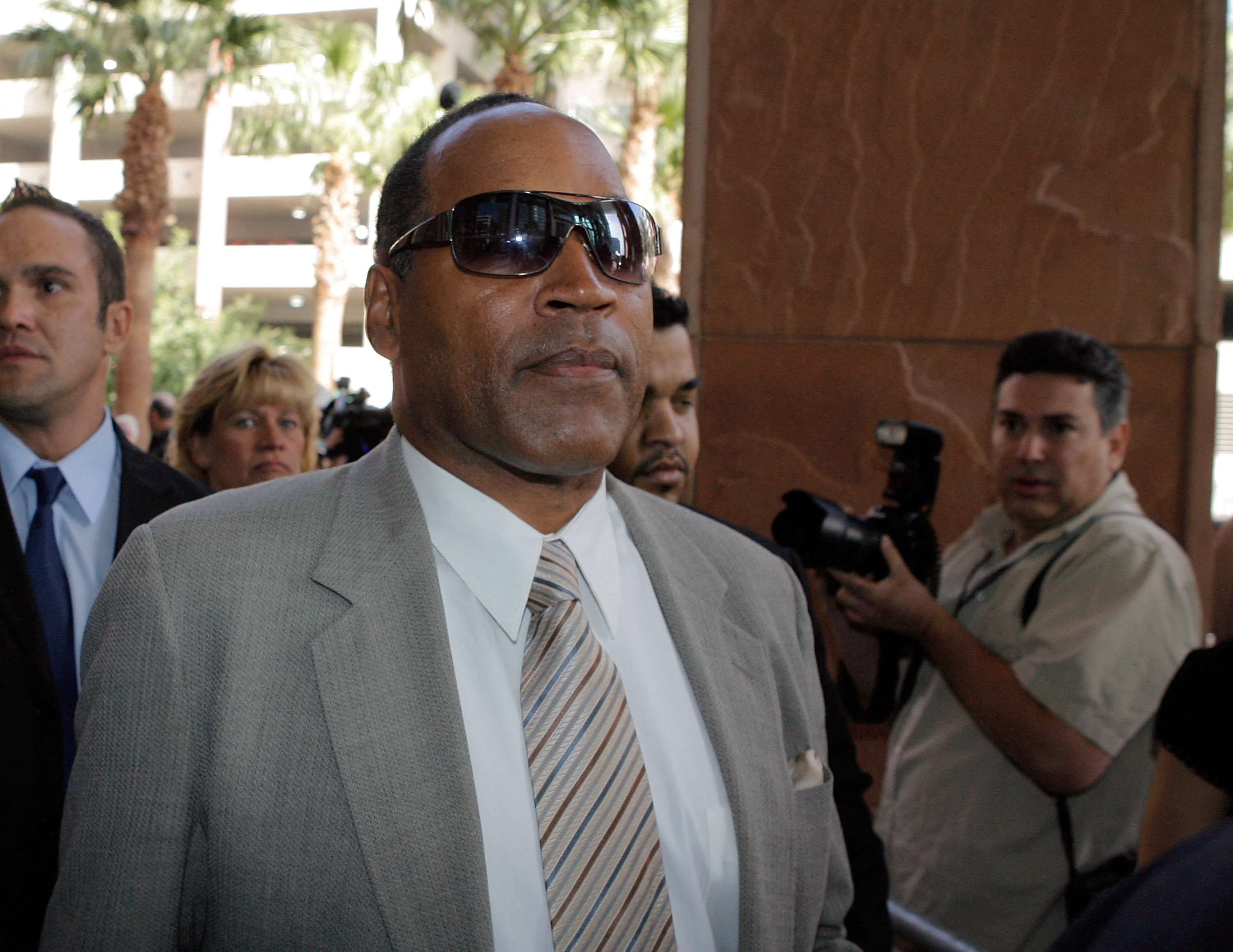 La historia de O. J. Simpson, la estrella del deporte que cayó en el desprestigio