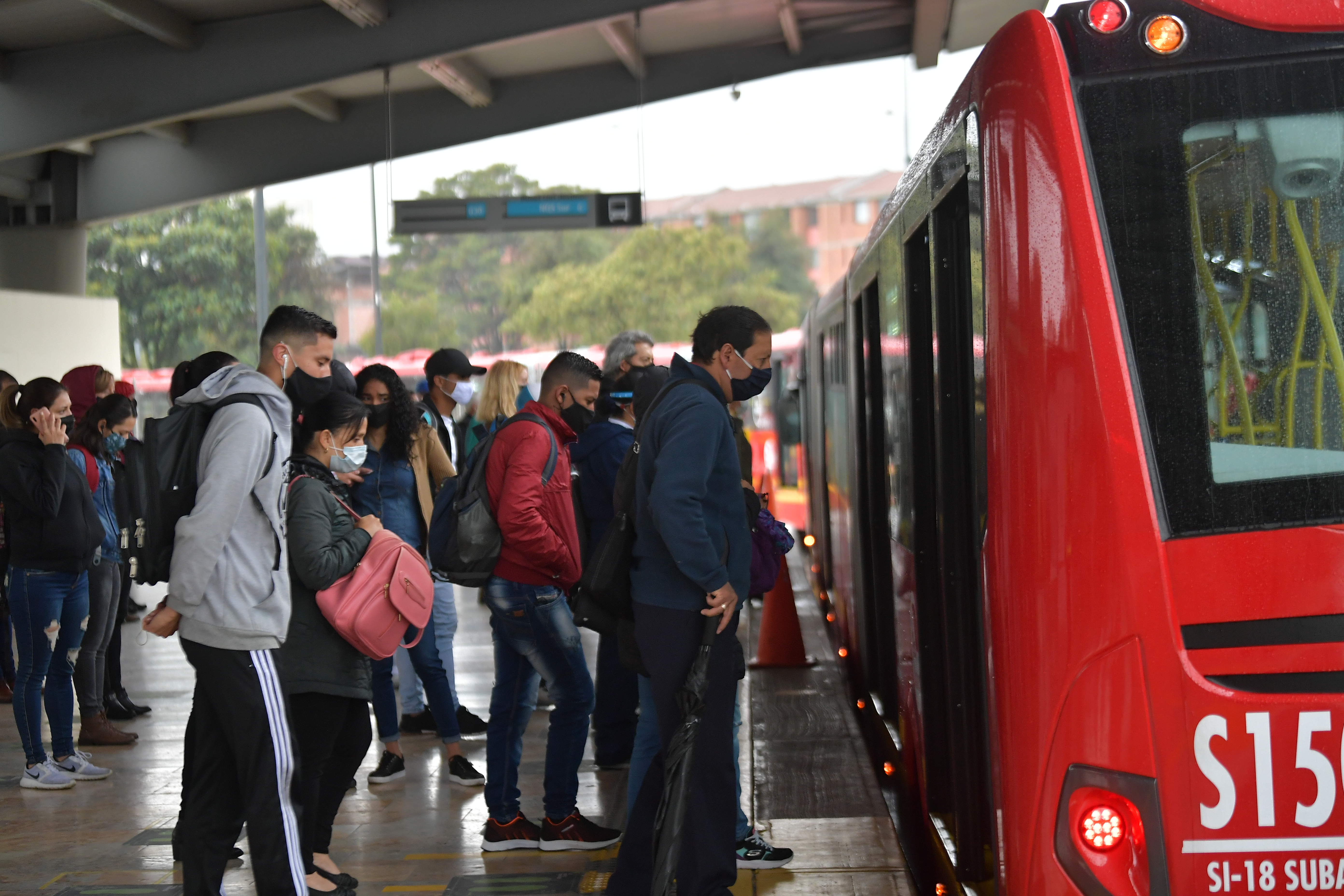 Transmilenio habilitará 130 buses más para evitar aglomeraciones en la tarde de este lunes