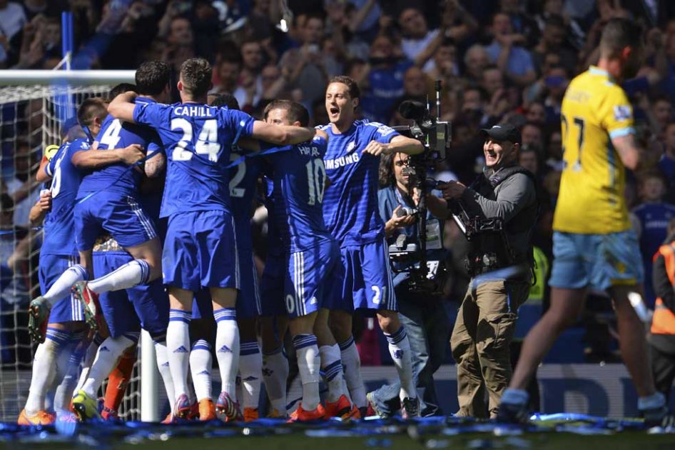 Juan Guillermo Cuadrado celebra un nuevo campeonato con Chelsea