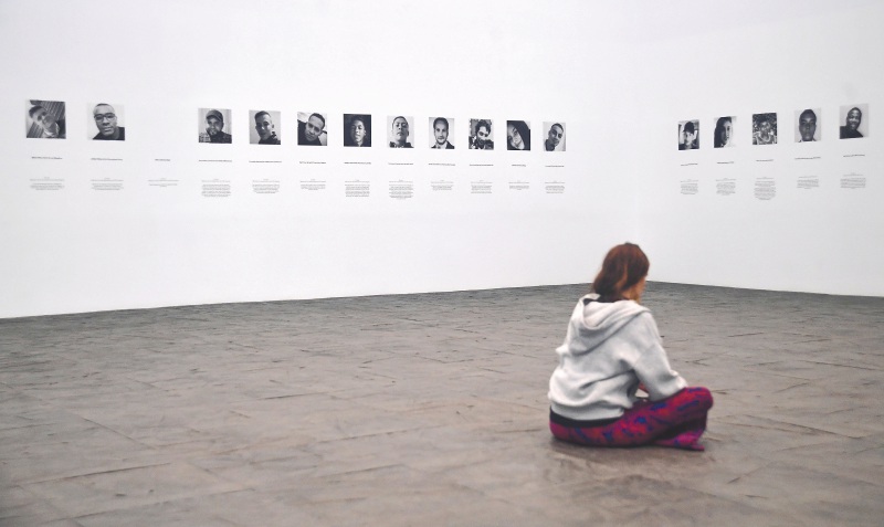 En los muros de Fragmentos, Espacio de Arte y Memoria están, bajo el nombre de "Vidas robadas", los rostros y nombres de víctimas del paro nacional, como el estudiante Lucas Villa, asesinado en Pereira, y Jesús Alberto Solano, capitán de la Policía muerto en Soacha. Un memorial para reflexionar sobre el valor de la vida.