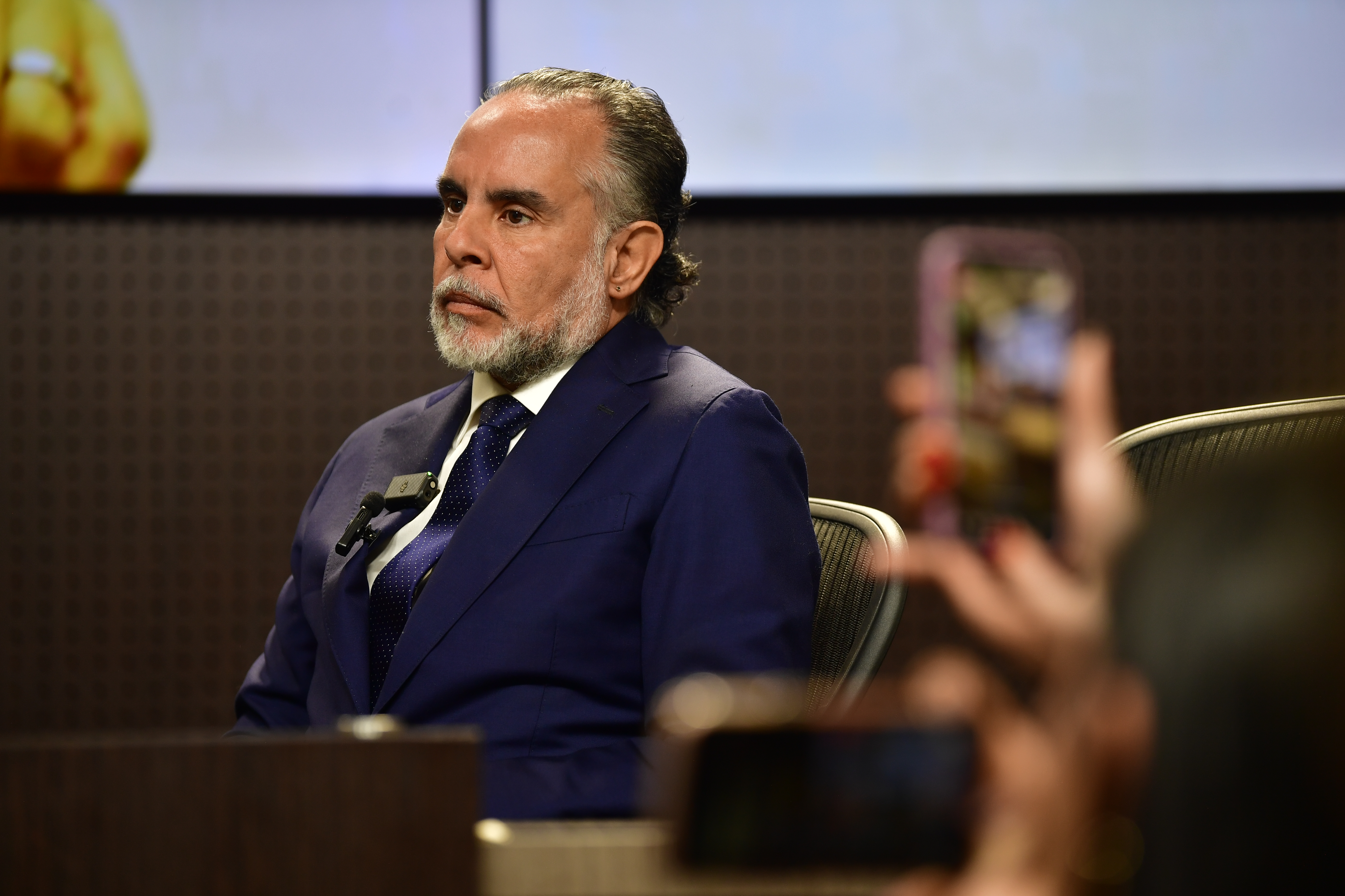 Ministro del Interior durante la presentación y lectura de la Ley quinta de 1992 presentada al Senado en la Consulta Anti-Corrupción