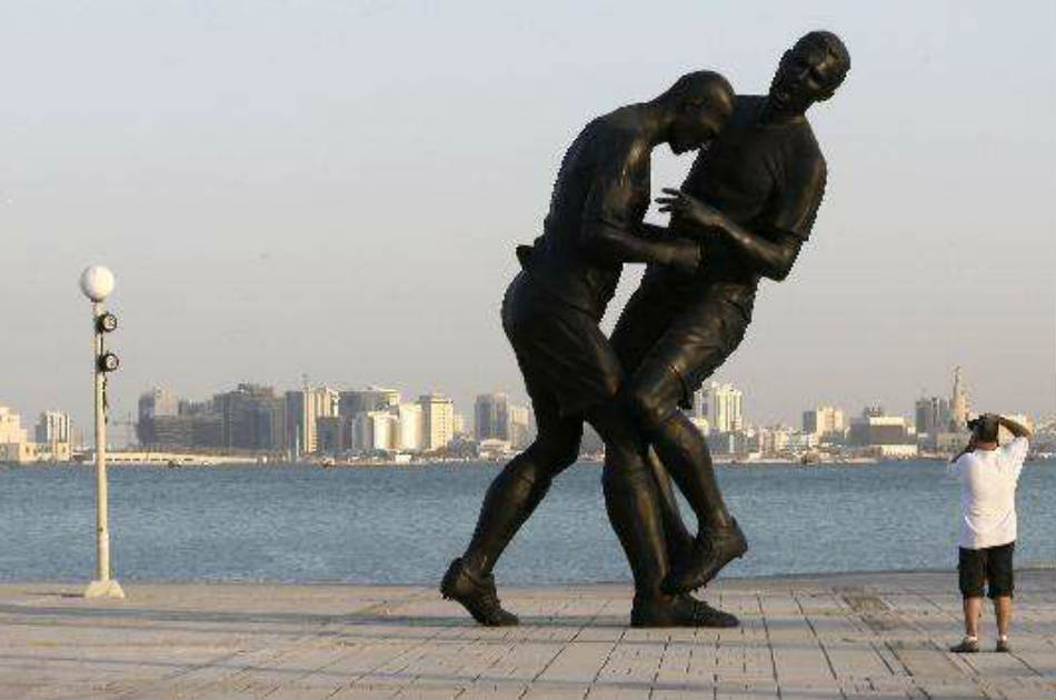 Retiran estatua con el cabezazo de Zidane en Qatar