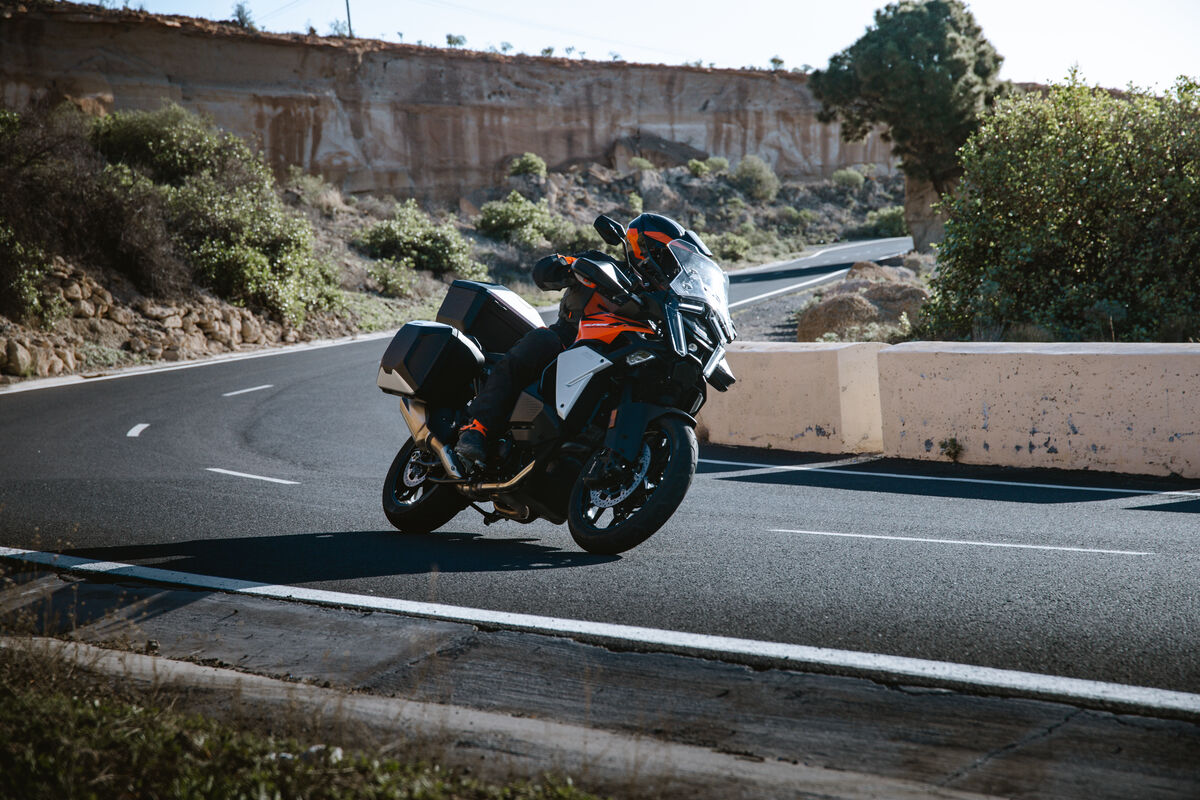 KTM 1390 Super Adventure 2026: novedades y precios en Colombia