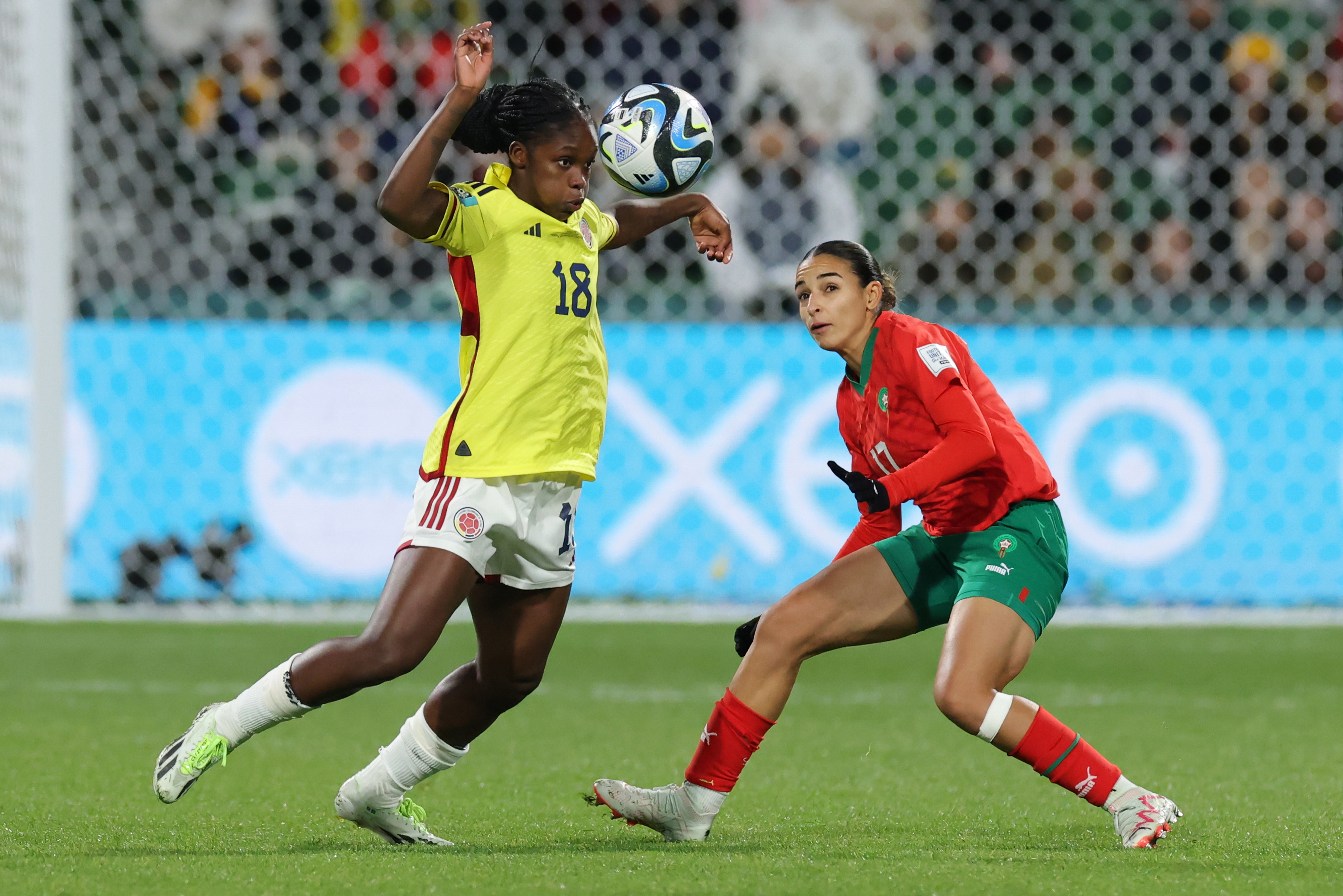 Perth (Australia), 03/08/2023.- Linda Caicedo (L) of Colombia and Hanane Ait El Haj of Morocco in action during the FIFA Women's World Cup 2023 soccer match between Morocco and Colombia at Perth Rectangular Stadium in Perth, Australia, 03 August 2023. (Mundial de Fútbol, Marruecos) EFE/EPA/RICHARD WAINWRIGHT EDITORIAL USE ONLY AUSTRALIA AND NEW ZEALAND OUT