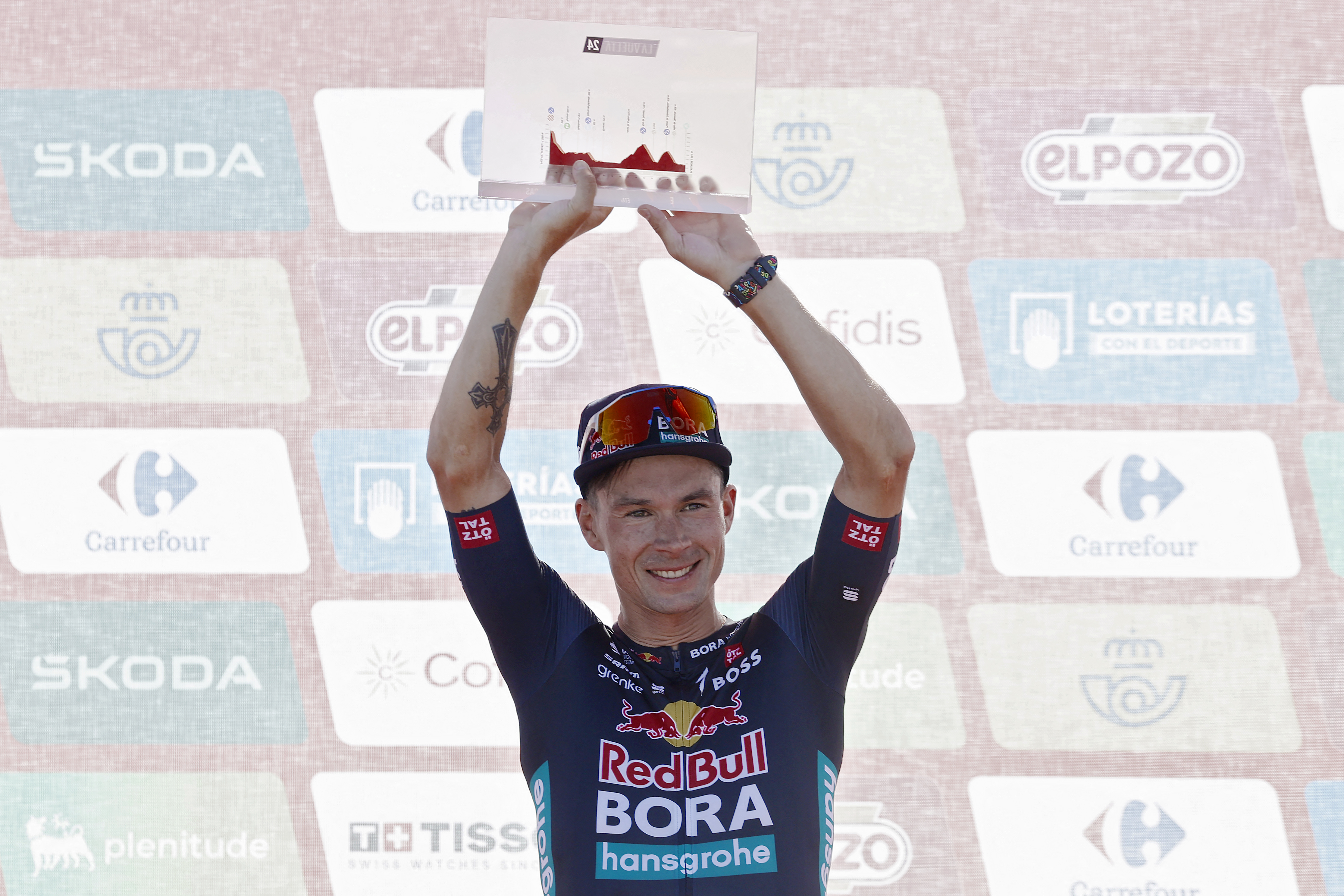 Roglic sube al liderato de La Vuelta