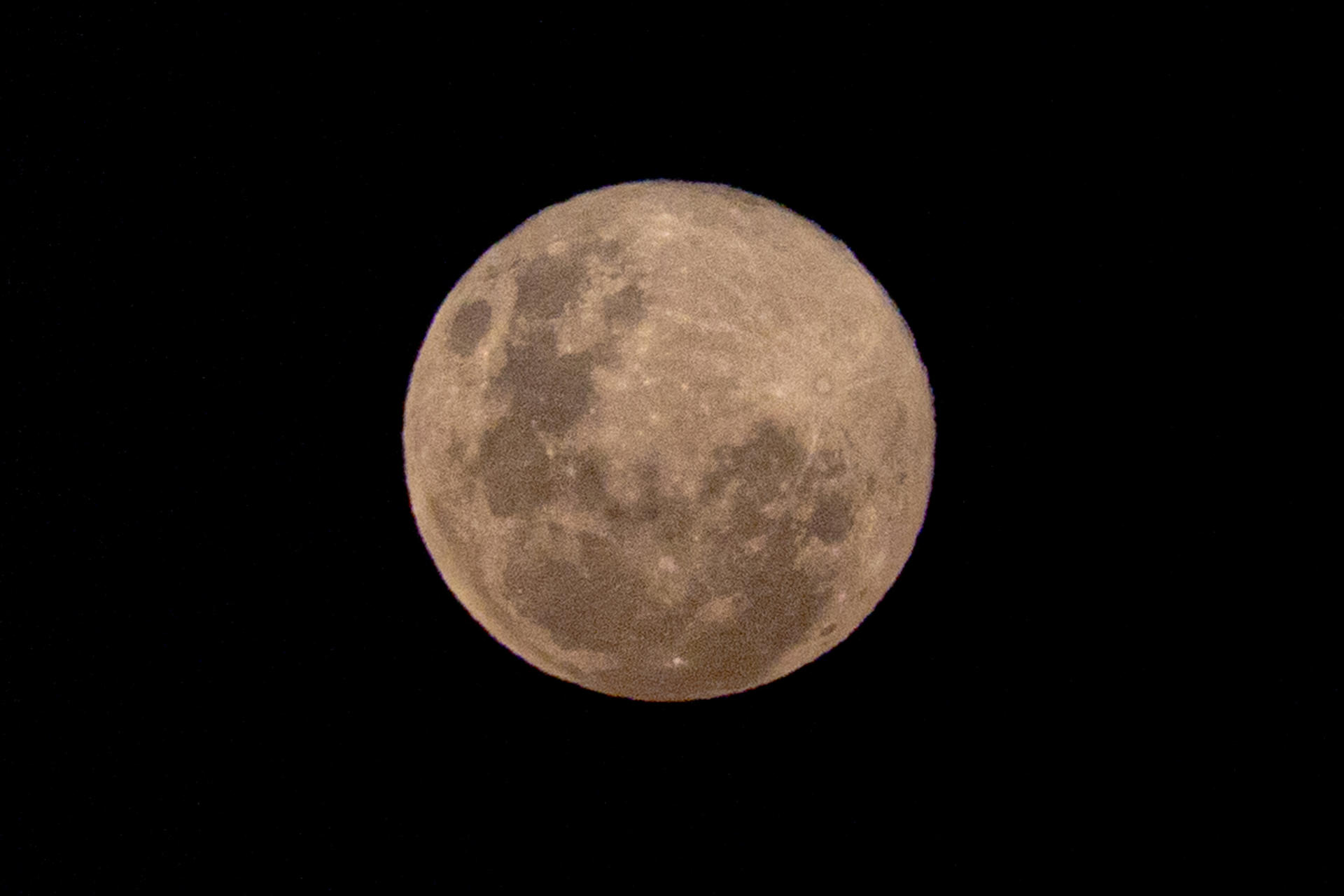 Calendario astronómico: superluna, asteroide y otros eventos en los primeros días de 2026