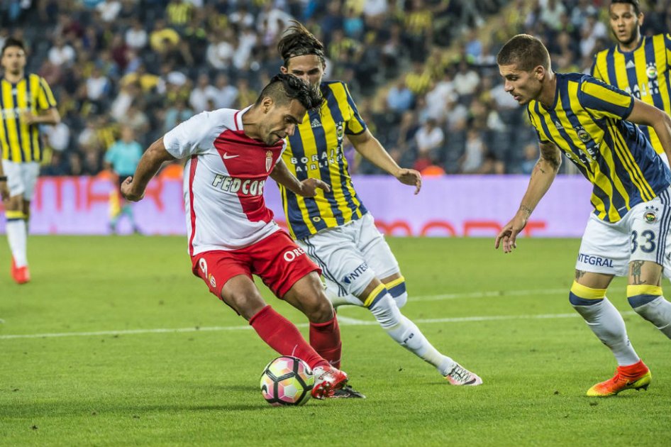 Falcao salió con molestias del partido entre Mónaco y Fenerbahce