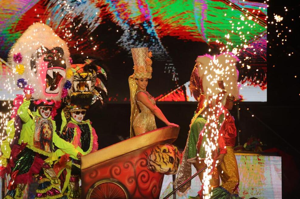 Natalia De Castro González y Sebastián Guzmán Gallego fueron coronados como los reyes del Carnaval de Barranquilla. La revista Vea estuvo presente como medio aliado.