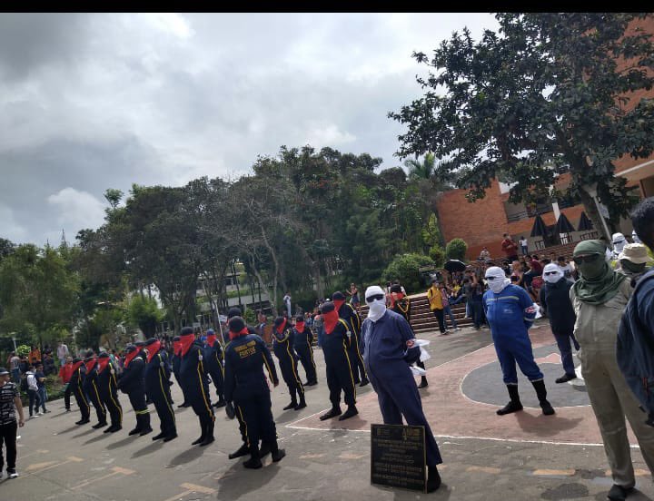 Evacúan la UIS tras el ingreso de encapuchados a la universidad en Bucaramanga