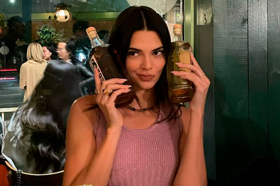 Kendall Jenner usa el color de sombras ideal para ojos cafés o marrones