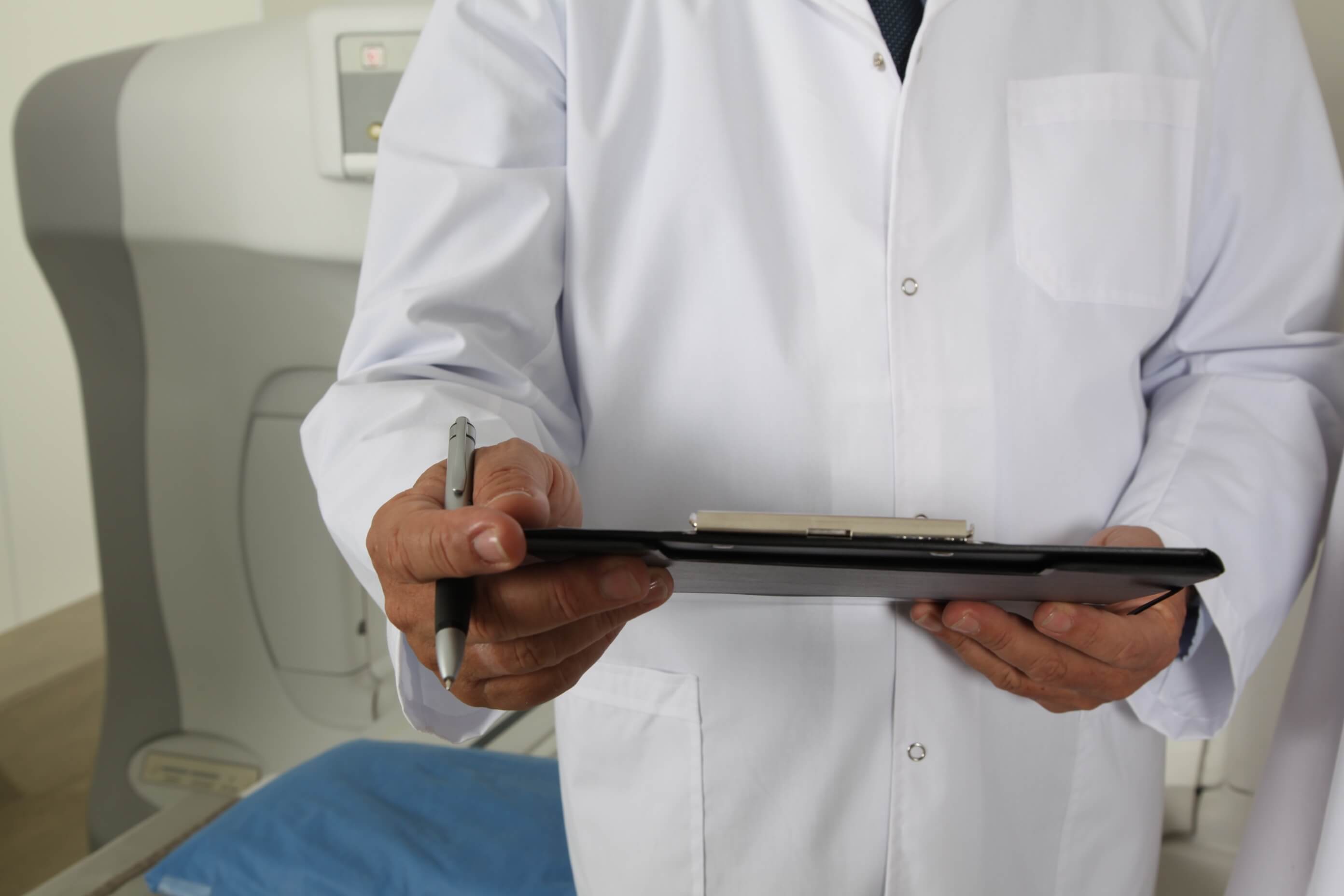 Condenan a 16 años de prisión a médico que abusó sexualmente de una paciente