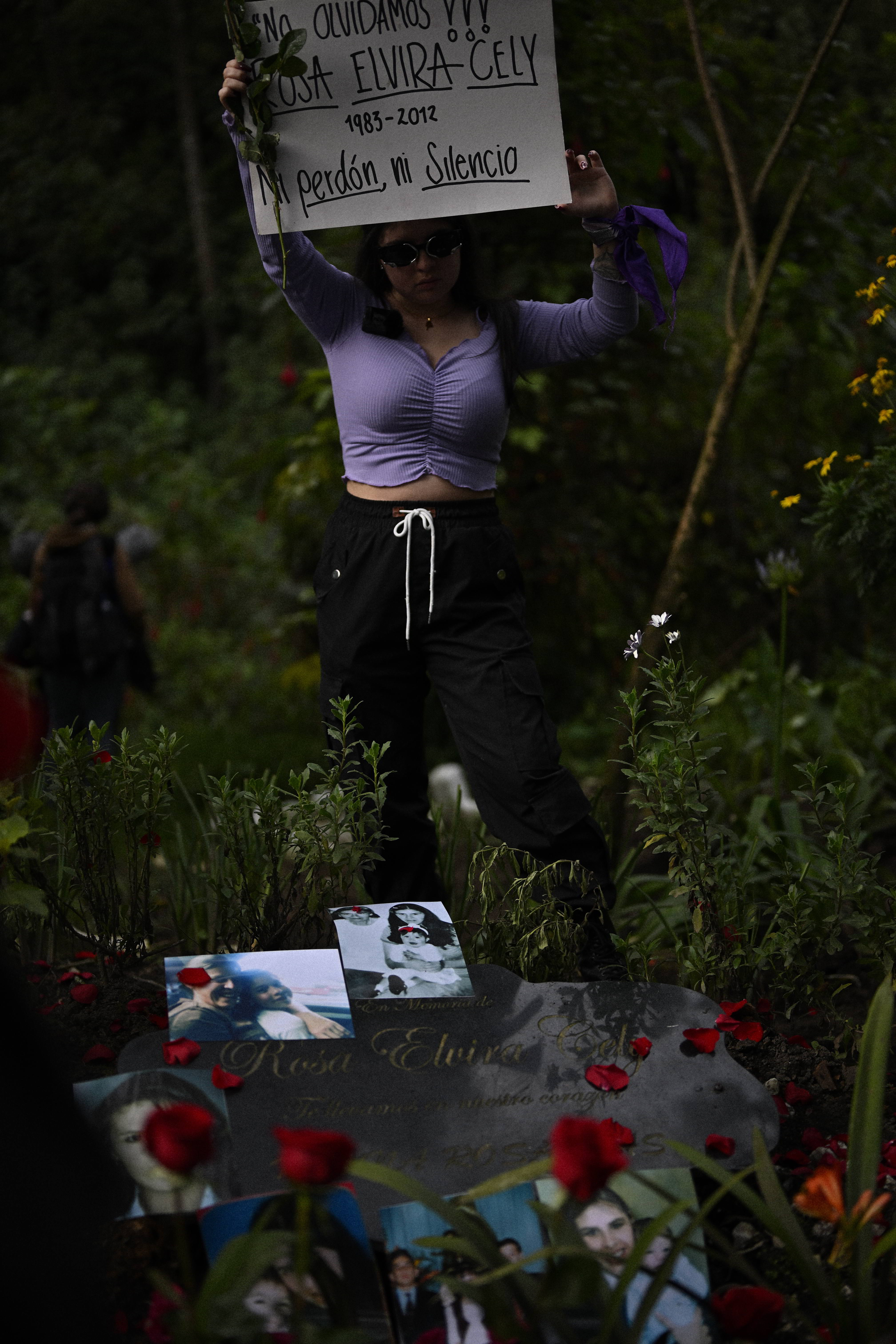 Juliana Cely tenía 12 años cuando su madre fue asesinada. Hoy hace memoria y sigue manteniendo vivo el legado de Rosa Elvira.