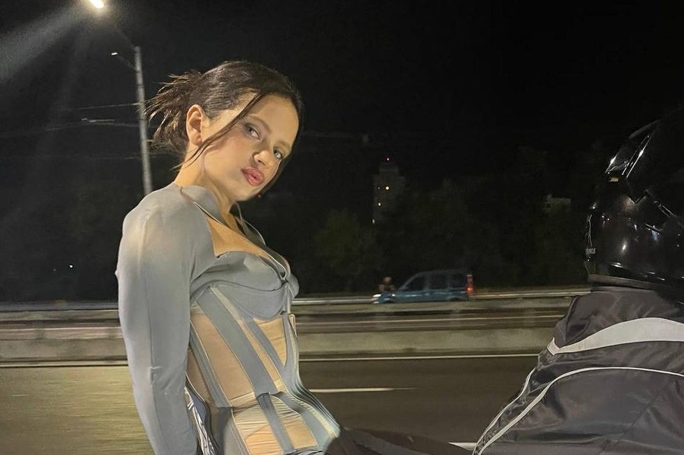 VIDEO: Rosalía ya está en Bogotá y visitó Monserrate
