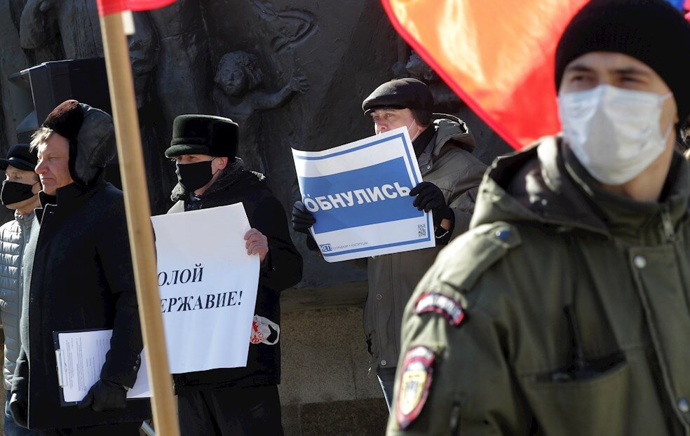 Las medidas sanitarias de Rusia contienen coronavirus pero no las protestas
