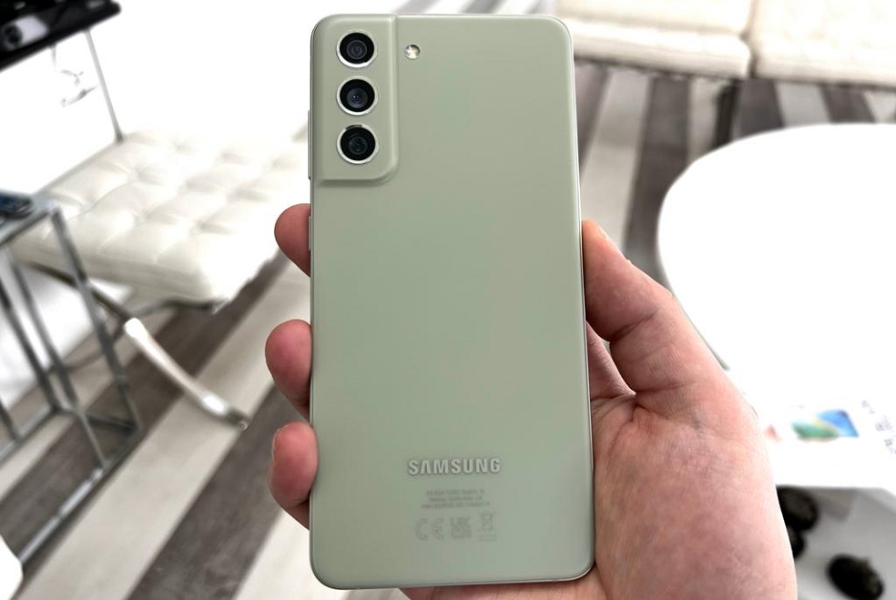 En estas primeras impresiones, el teléfono nos pareció elegante y con una potente cámara y diseño.