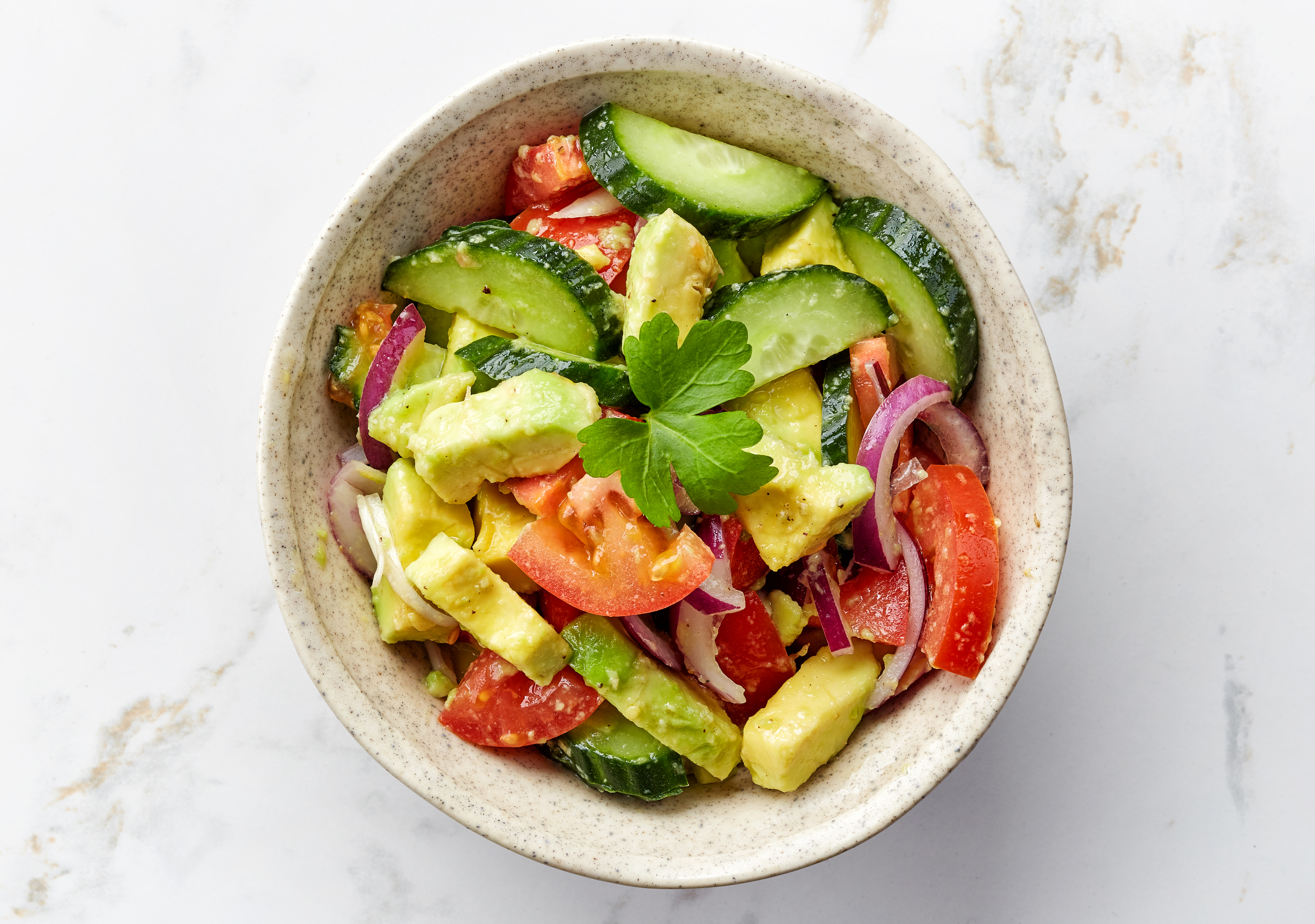 Ensalada tropical con cuatro ingredientes para disfrutar este lunes festivo
