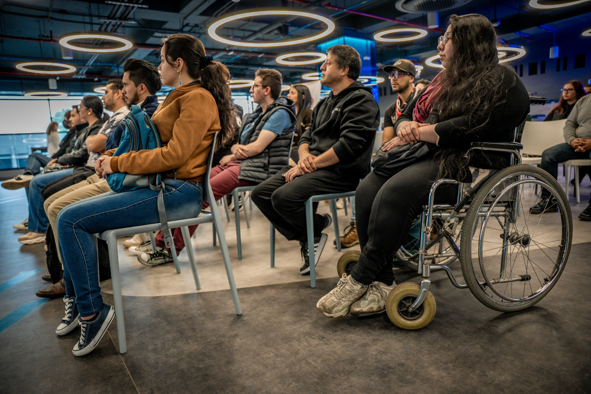 Bogotanos recibirán capacitación gratuita en inteligencia artificial e internet