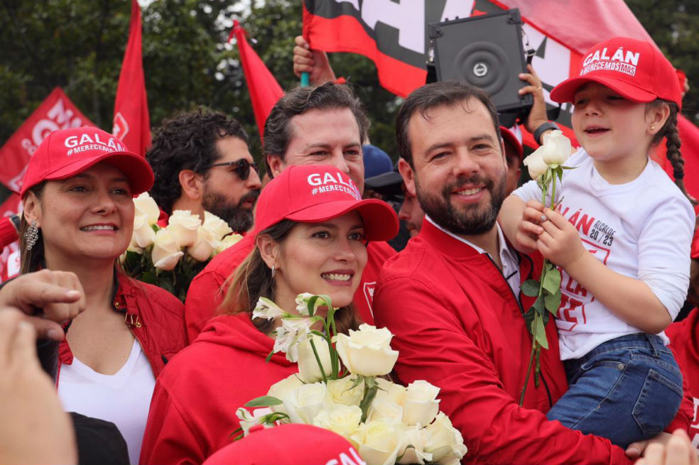 >>> Lea: A 15 días de las elecciones, Galán encabeza encuesta de Invamer con un apoyo del 34,3%