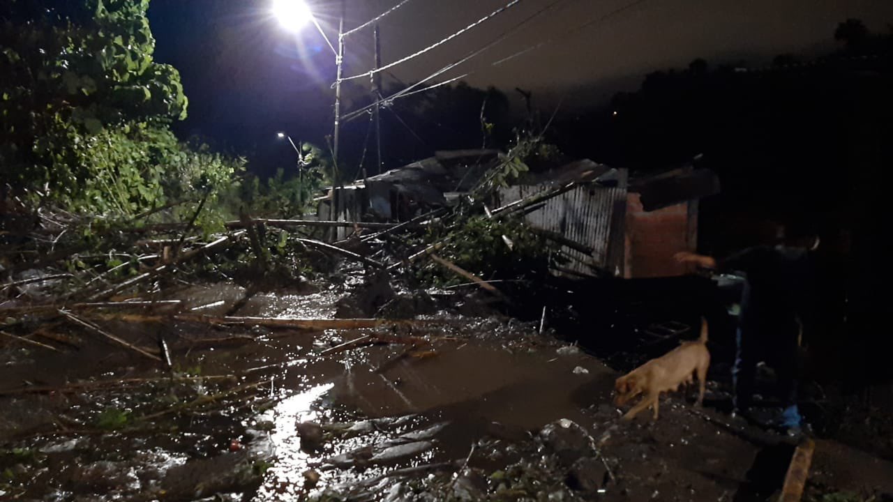 Emergencia en Ibagué: Avalancha deja varios afectados en barrio Baltazar