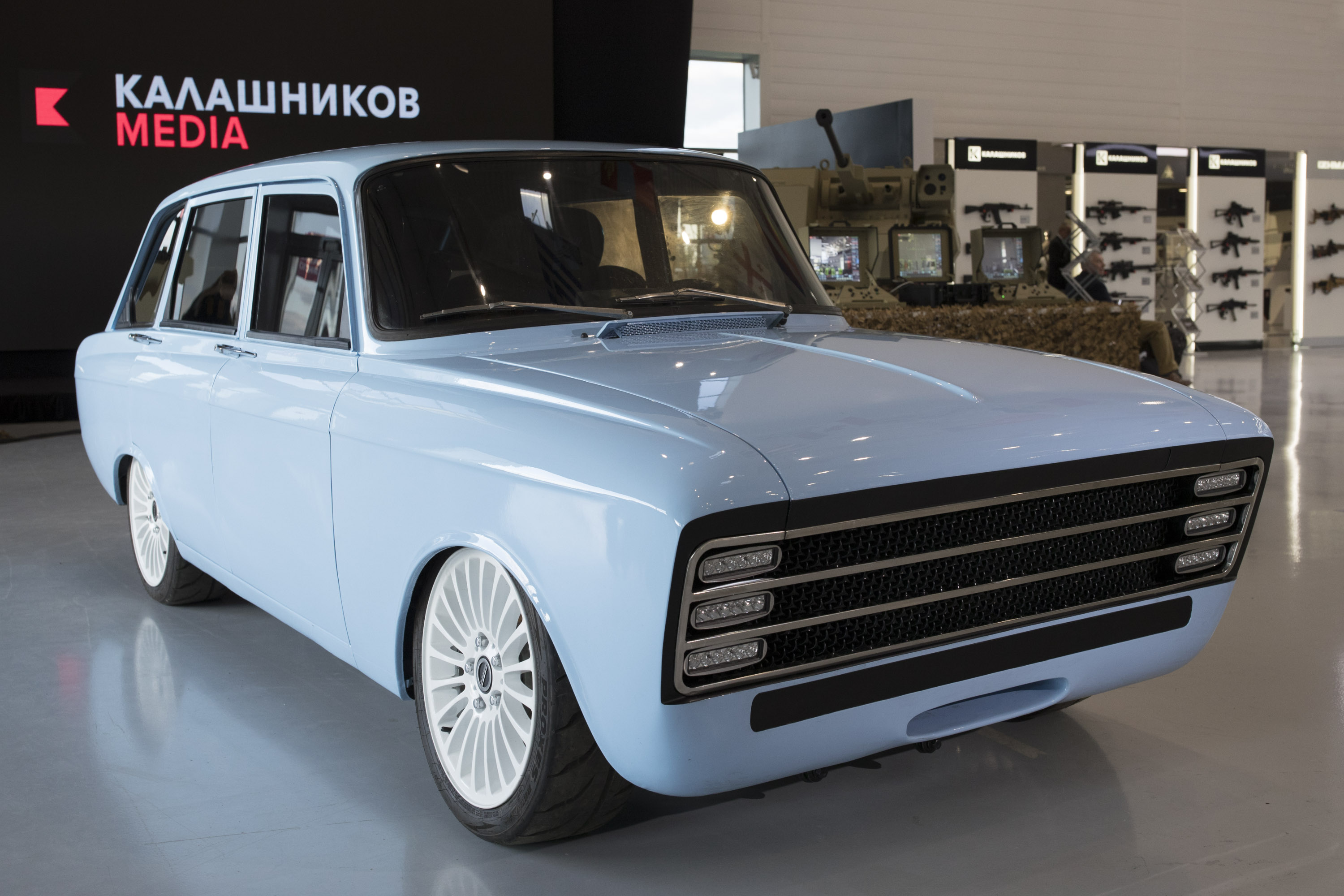 Kalashnikov, de fabricar armas a diseñar el auto del futuro