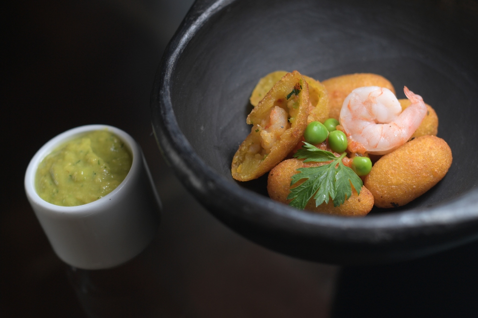 Cómo preparar pastelitos de arracacha rellenos de camarón, alverja y papa criolla