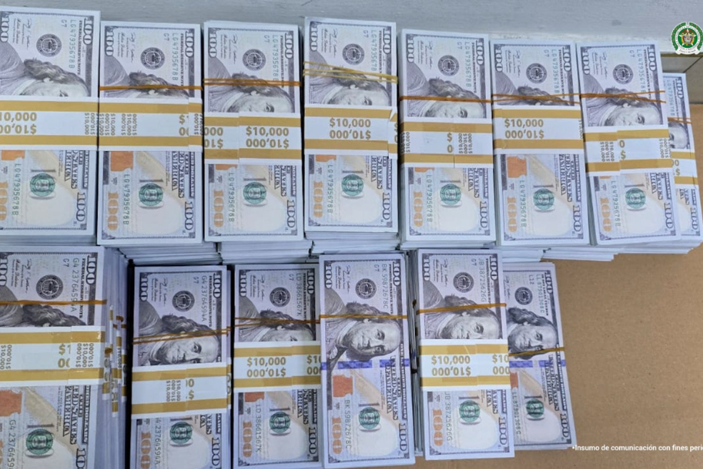 Hallan más de un millón de dólares falsos en Colombia: iban rumbo a México