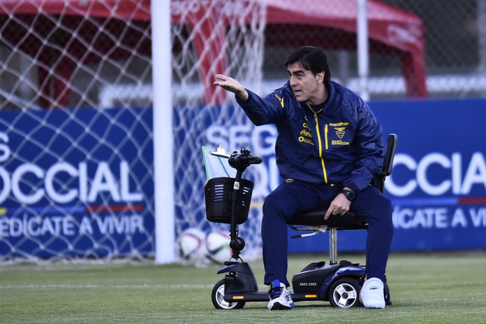 Gustavo Quinteros agradeció la ausencia de Tevez en la selección argentina