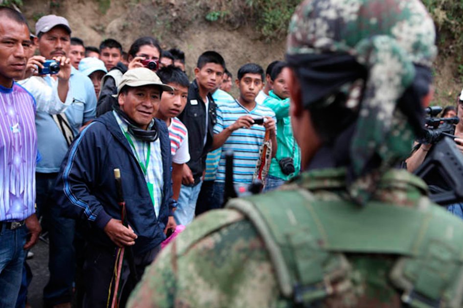 Indígenas se enfrentan a guerrilleros en el Cauca