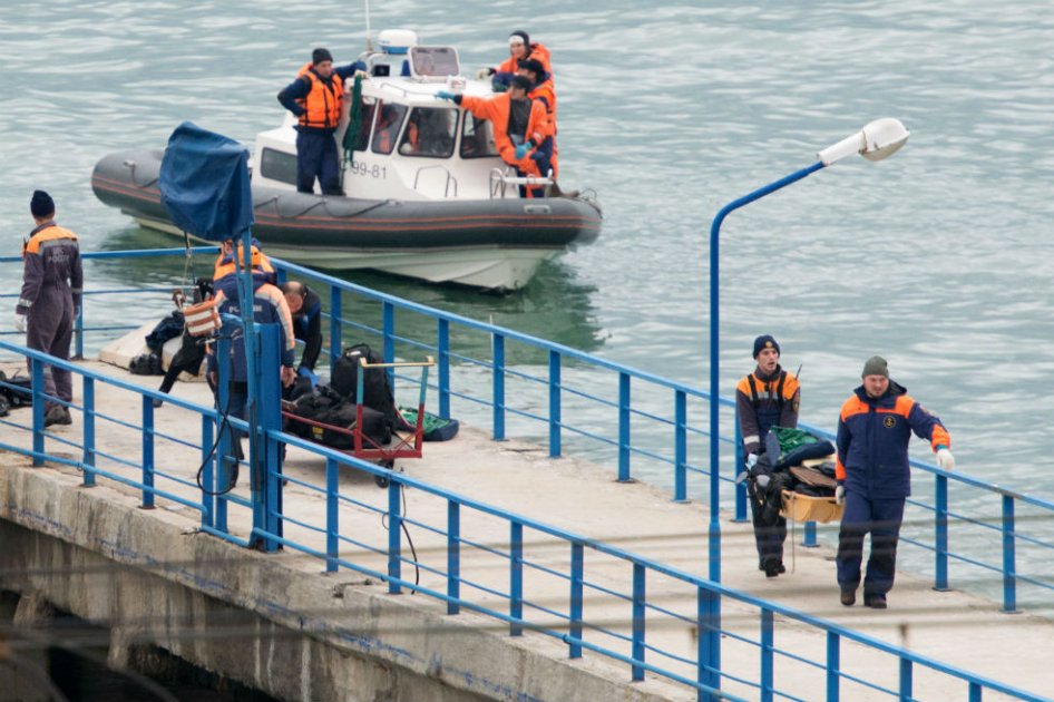 Hallan primeros restos del avión ruso accidentado en el mar Negro