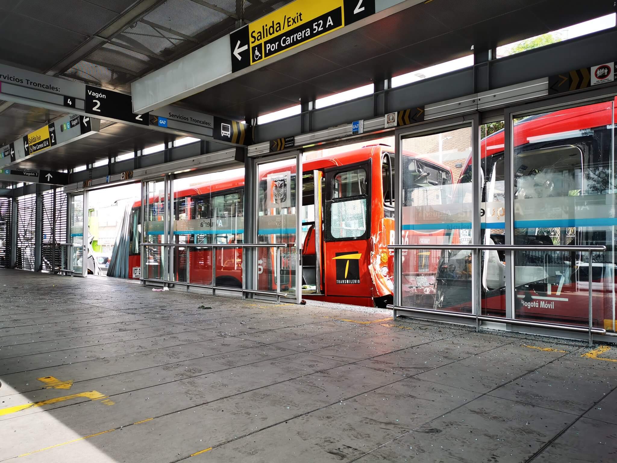 Grave accidente entre dos articulados de Transmilenio, en el sur de Bogotá