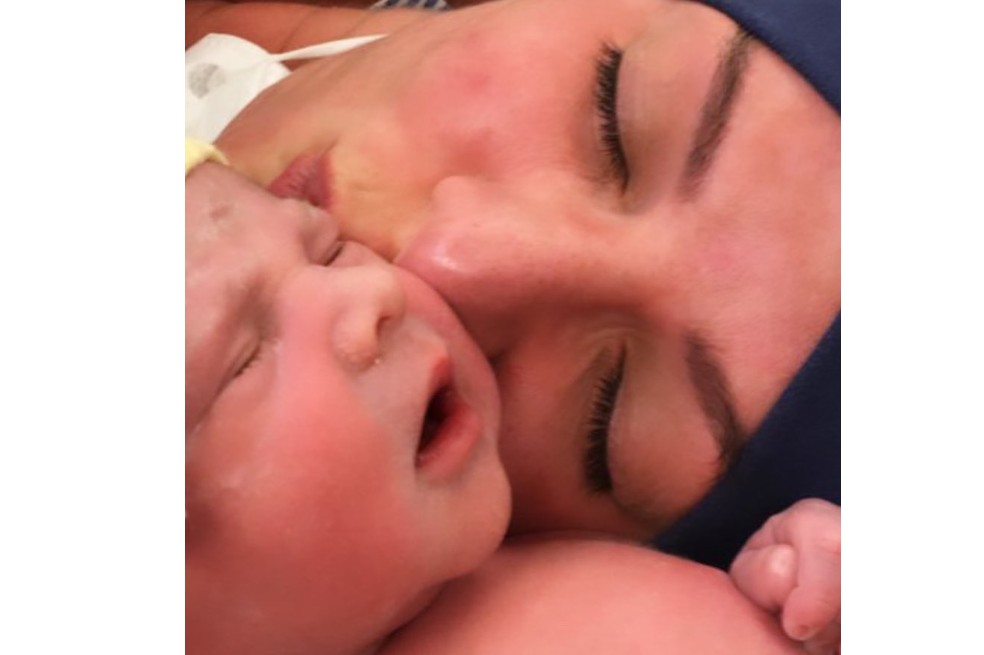 Carolina Cruz, presentadora de Día a Día compartió una foto de su pequeño hijo recién nacido con un sentido mensaje celebrando sus 6 meses.