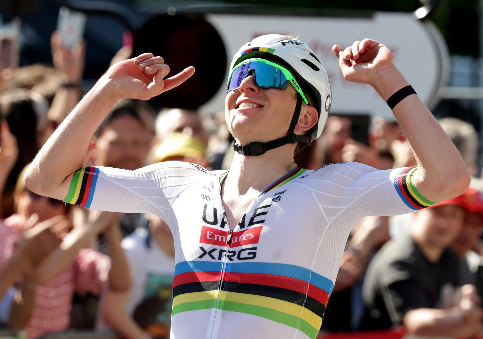 LIEGE (Belgium), 27/04/2025.- Slovenian cyclist Tadej Pogacar of UAE Team Emirates XRG celebrates winning the Liege Bastogne Liege cycling classic race over 252km, in Liege, Belgium, 27 April 2025. (Ciclismo, Bélgica, Lieja) EFE/EPA/OLIVIER MATTHYS