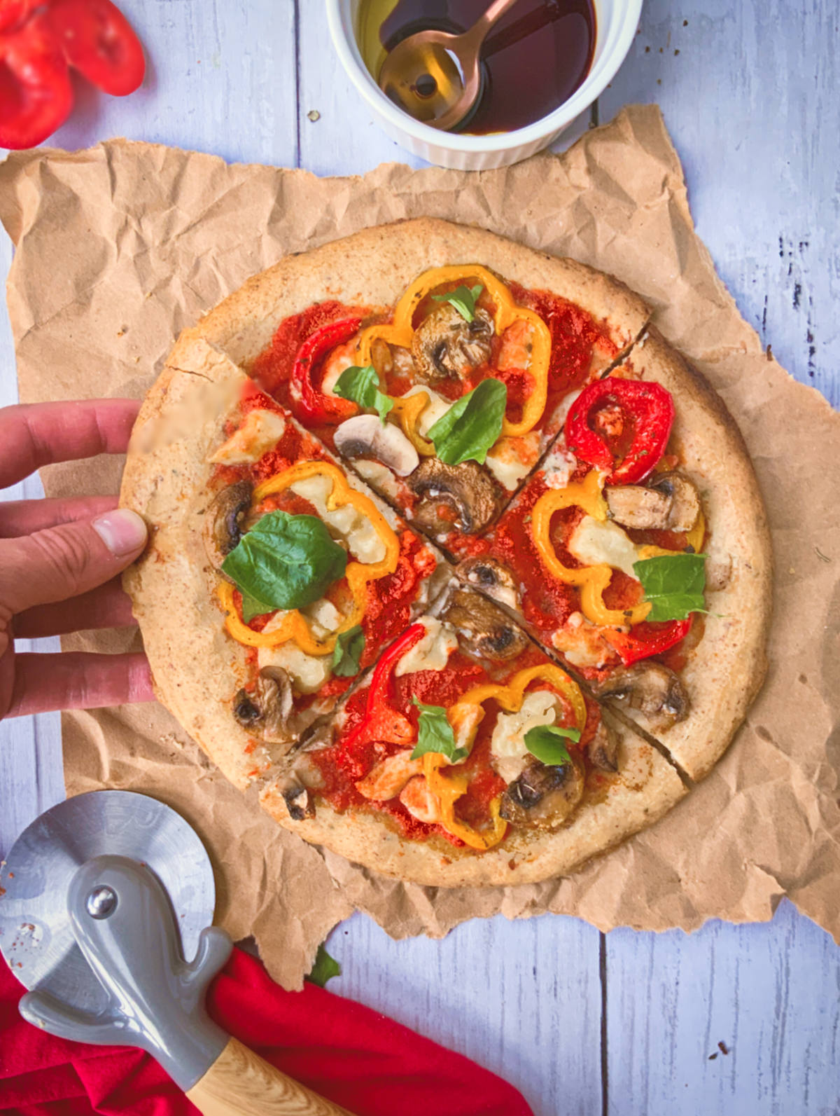 Si sientes malestar cuando comes la masa de la pizza tradicional o no la consumes tan frecuentemente por cuidar tu salud, esta es una opción que puedes comer sin preocuparte.