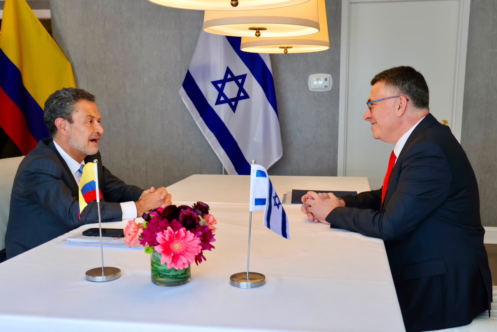 Colombia volverá a tener embajador en Israel tras reunión de Bula con canciller israelí
