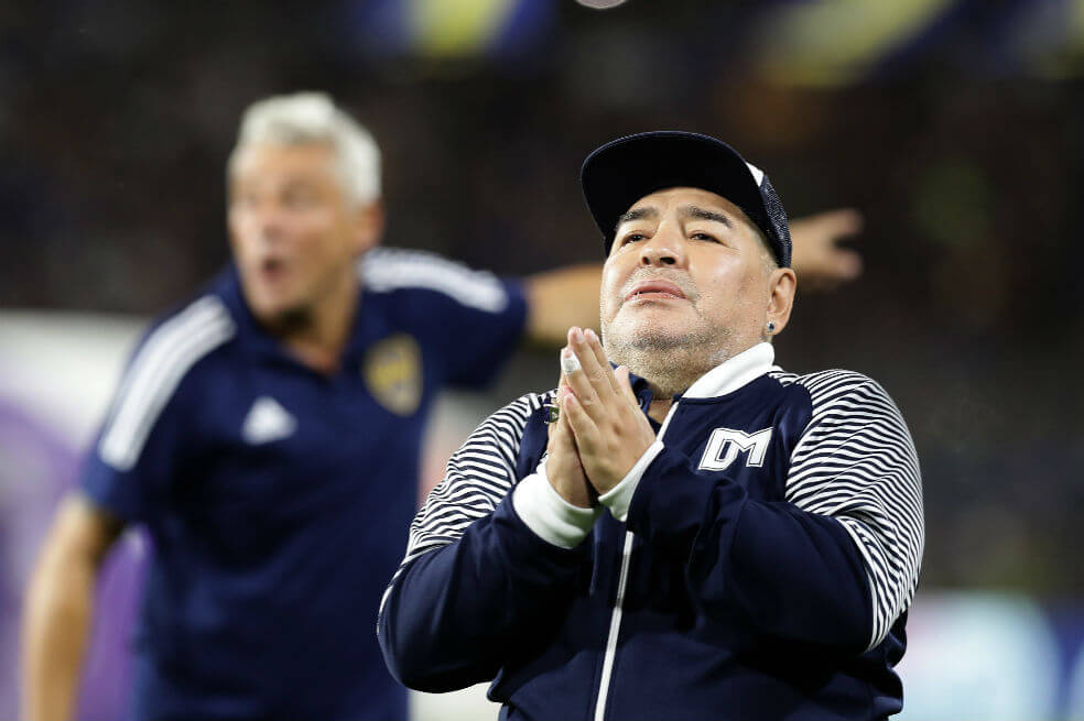 Cuerpo médico rechaza el deseo de Maradona de salir de la clínica